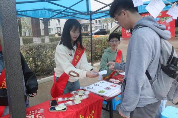 同学参加连连看活动 (2)